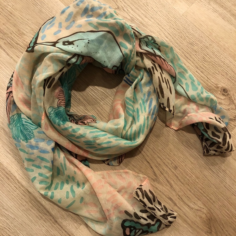 Lightweight scarf